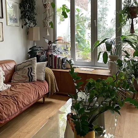 Sublime Spacious In Menilmontant *
